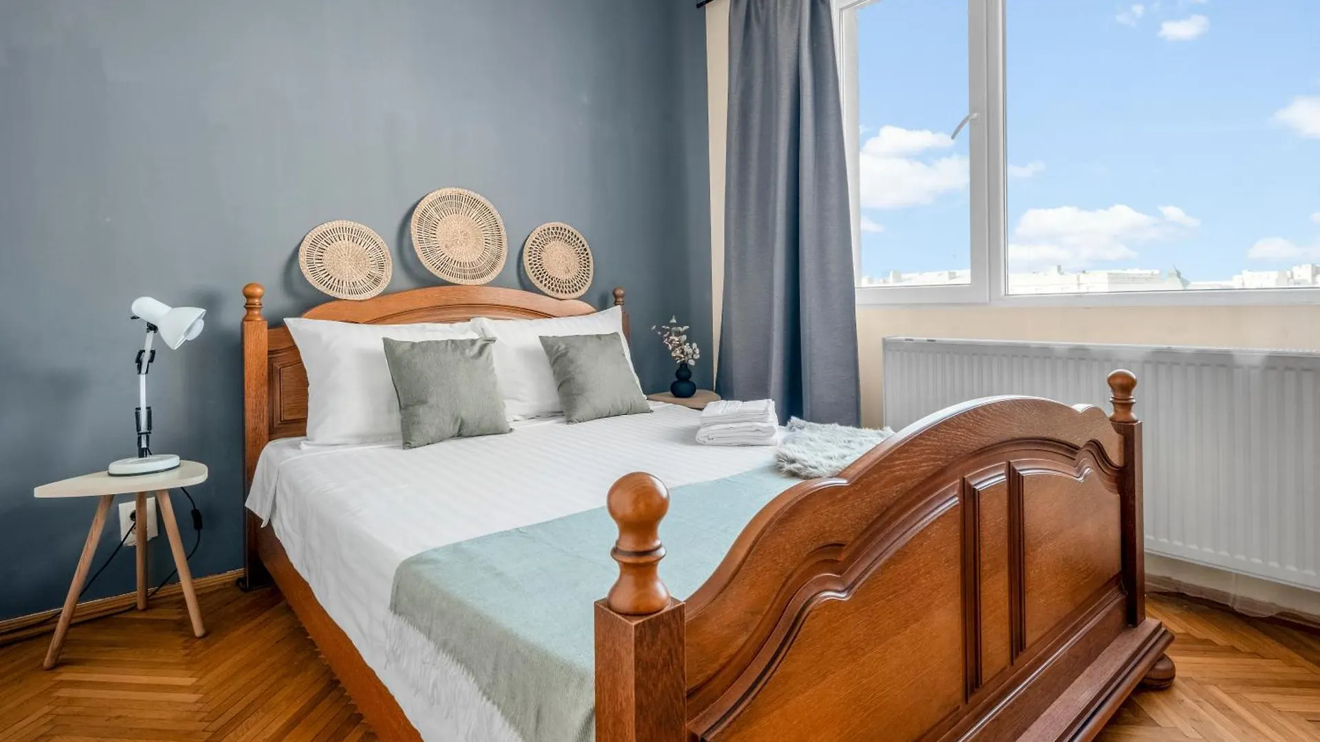 Green Muse On Victoriei Bucharest Apartment