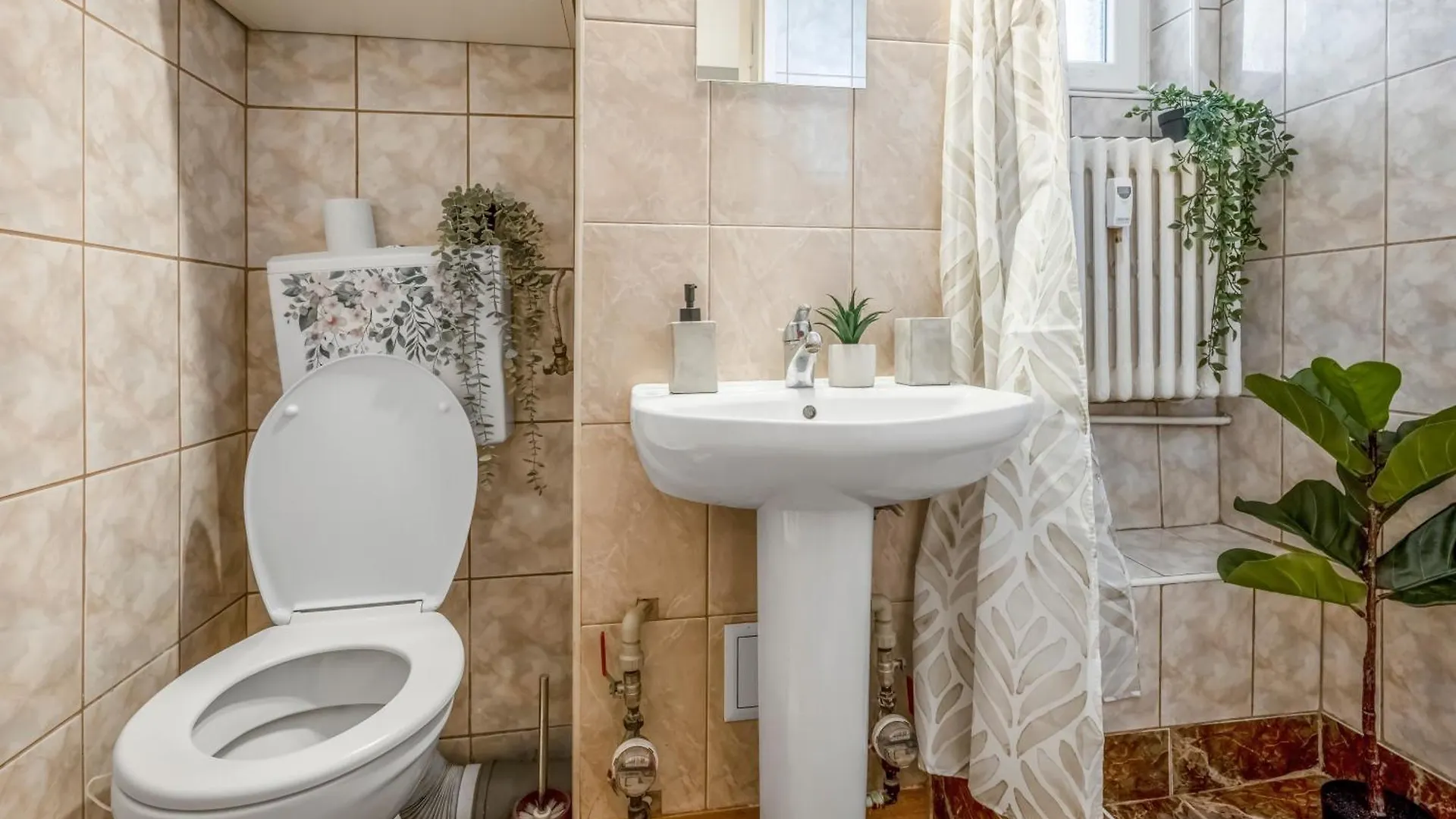 Green Muse On Victoriei Bucharest Apartment
