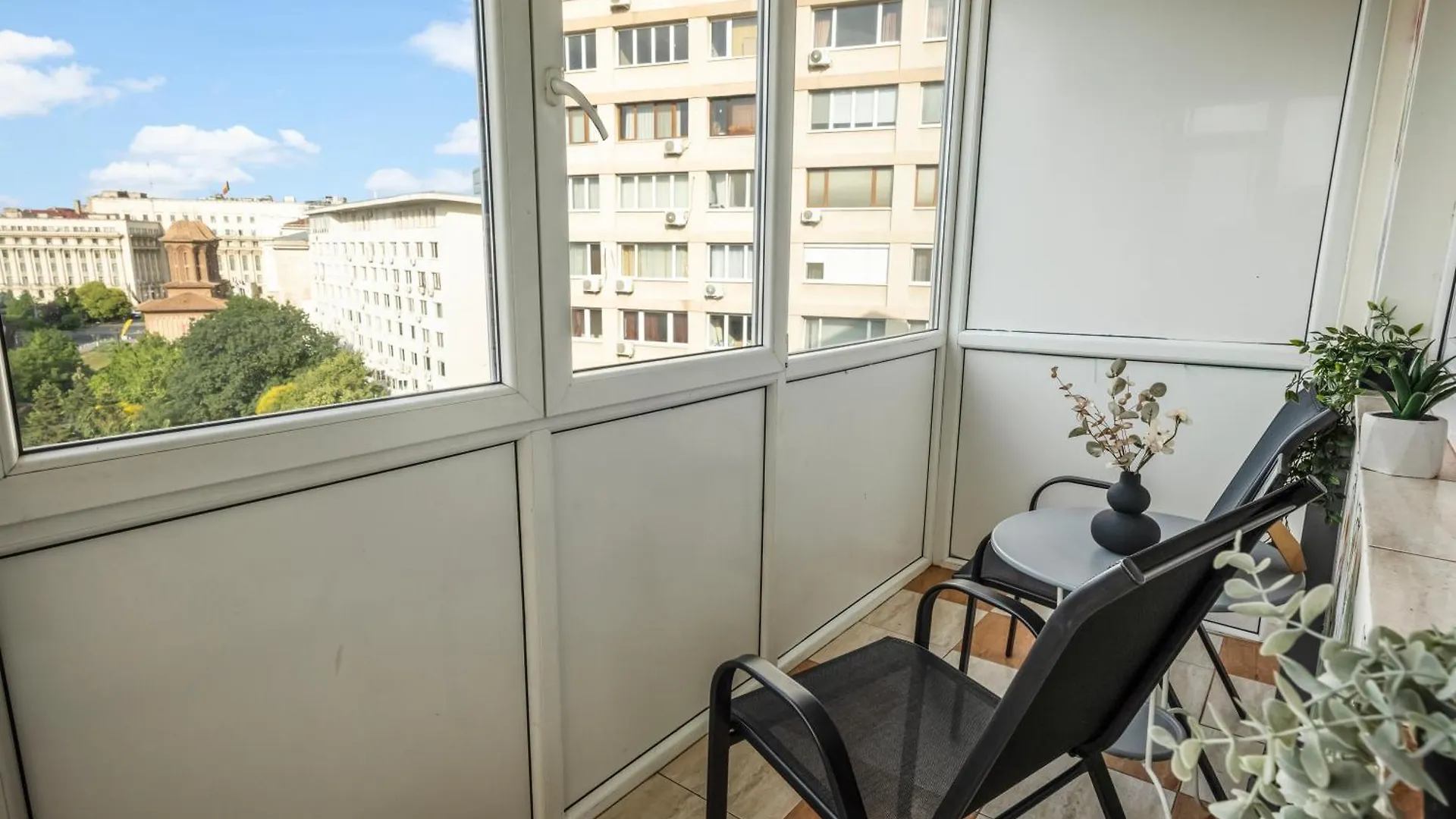 Green Muse On Victoriei Bucharest Apartment